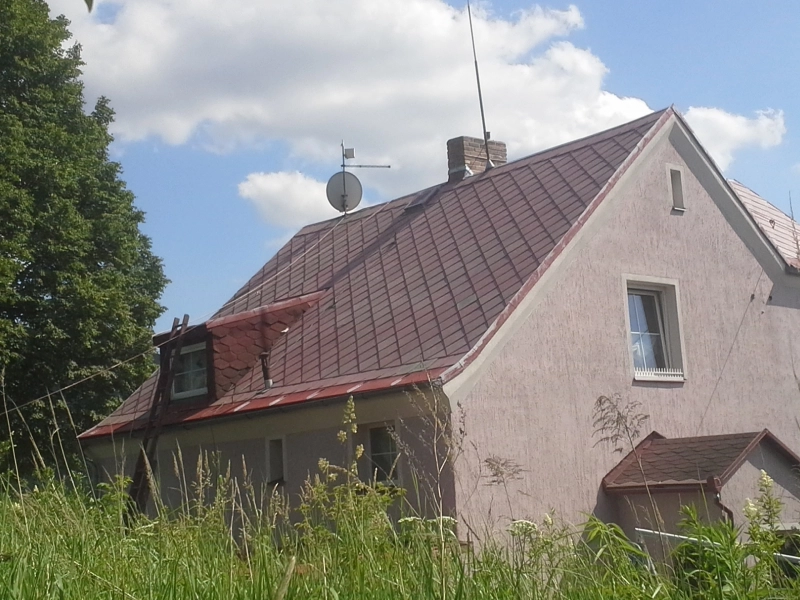 před realizací-Renovační nátěr eternitové střechy