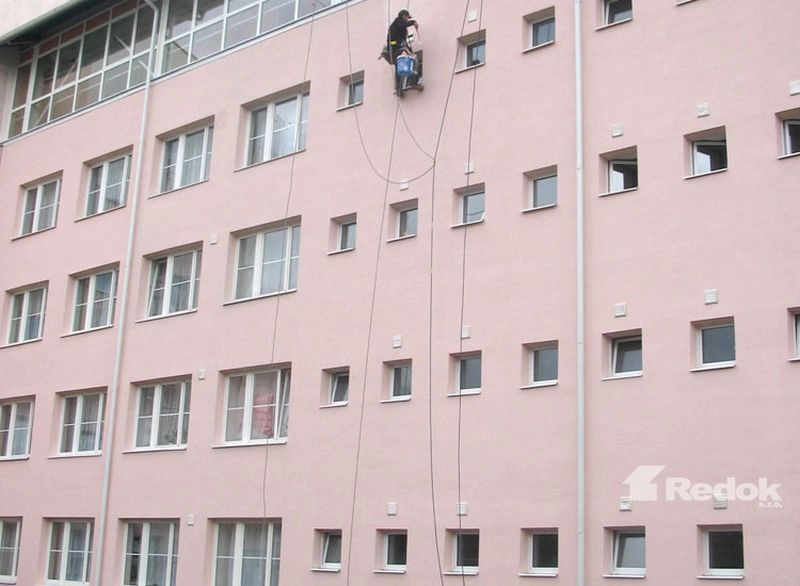 Čištění a nátěr fasády