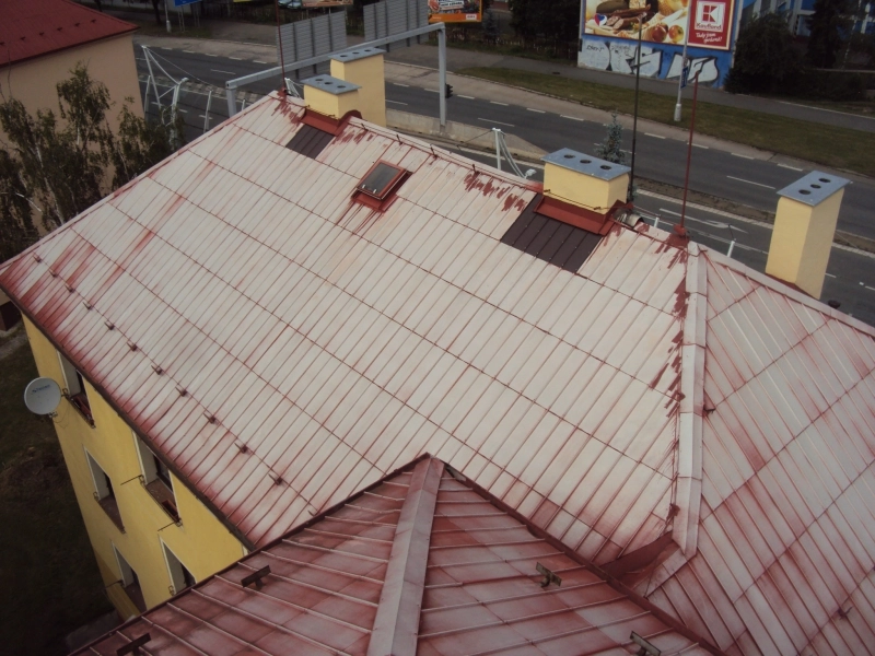 Renovační nátěr alukrytové střechy