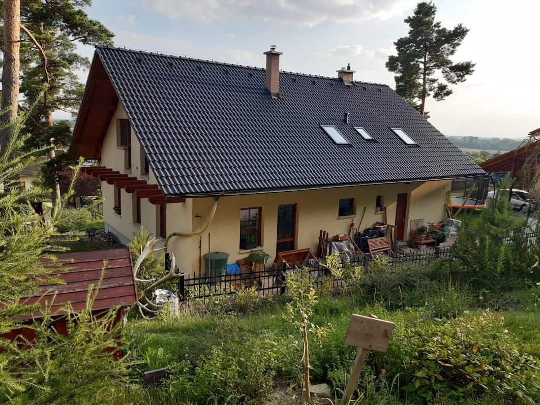 Renovační nátěr taškové střechy