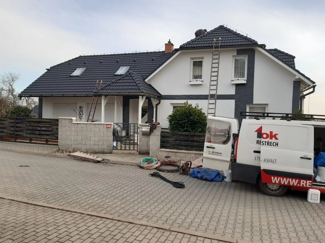 po realizaci-Renovační nátěr taškové střechy
